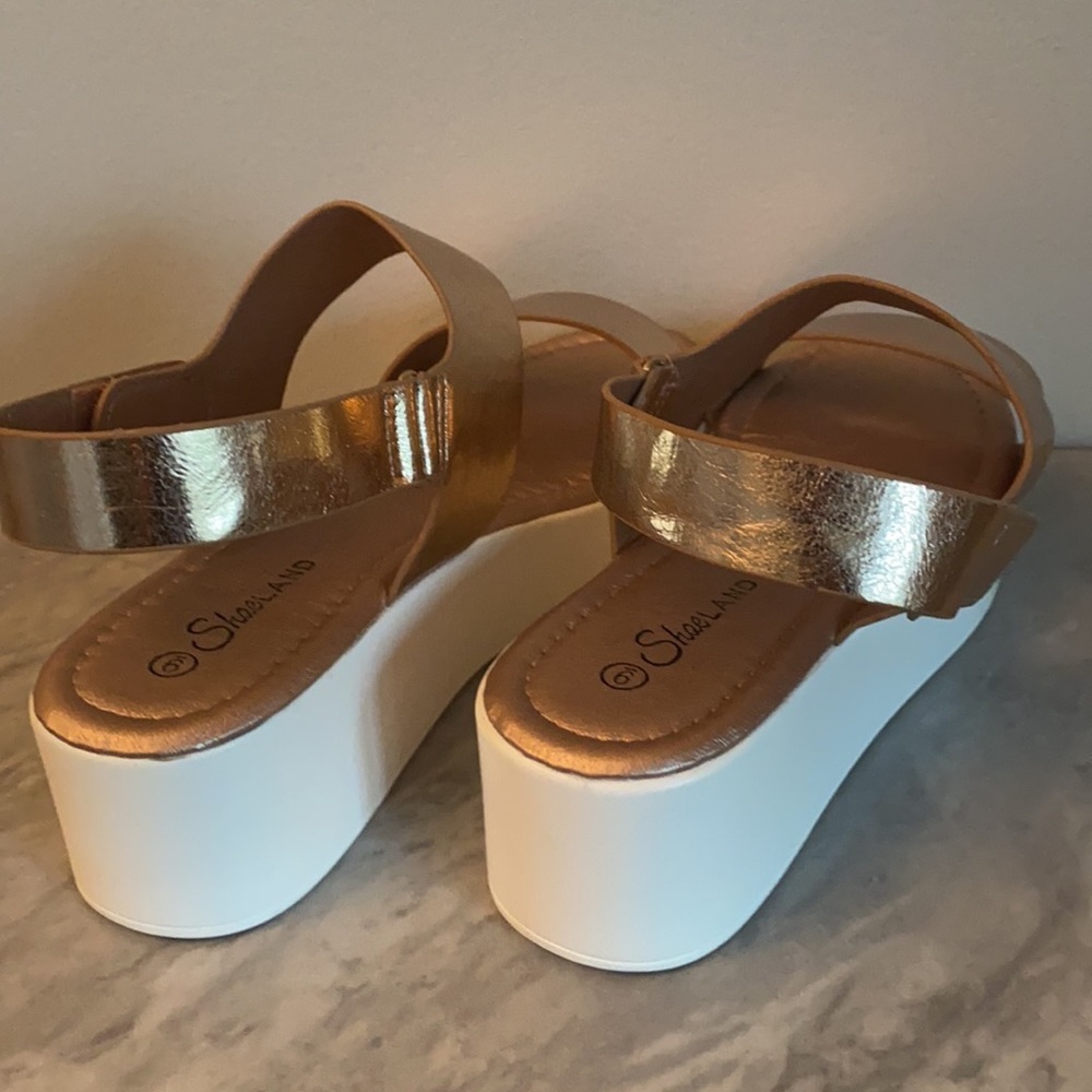 Rose gold and white platform sandals NWOT - Picture 2 of 3